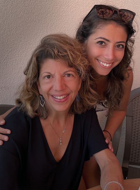 mom and daughter selfie