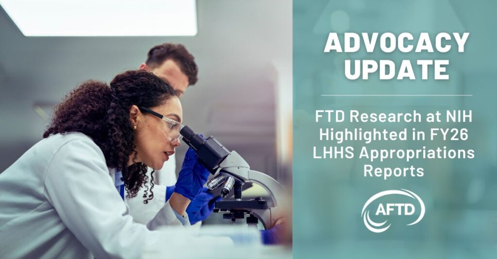 Badania NIH FTD wyróżnione – FBLI Graphic Text: Advocacy Update: FTD Research at NIH Highlighted in FY26 LHHS Appropriations Reports | Graphic Background: A woman scientist peers into a microscope while her male colleague behind her takes notes based on her observations.